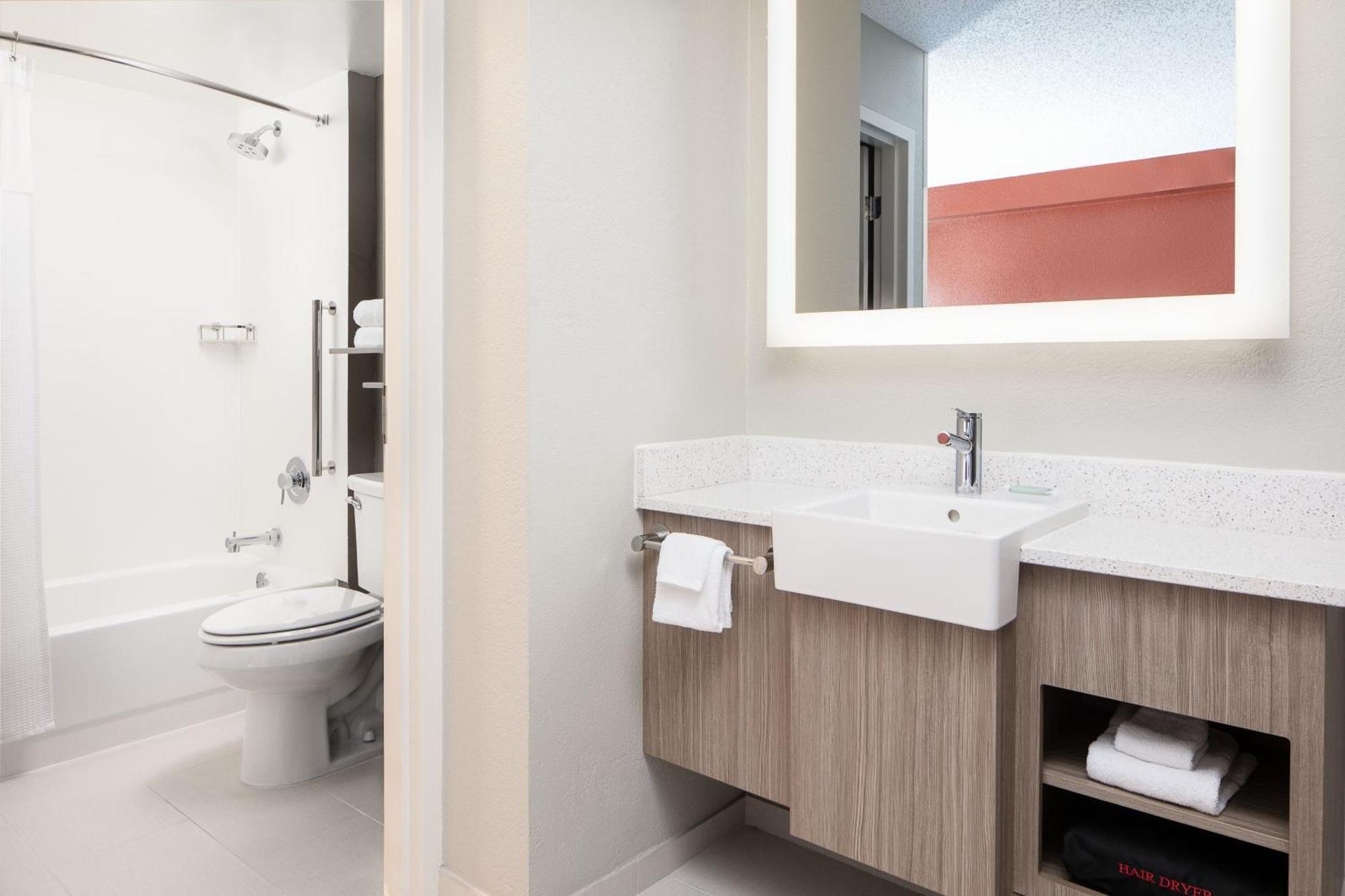 Springhill Suites By Marriott Dallas Downtown / West End Esterno foto